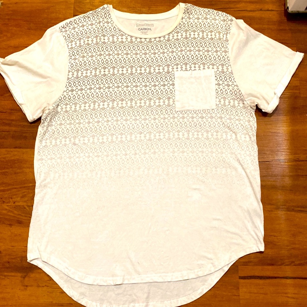 Carbon geometric ombré pattern T-shirt with front pocket and cuffed sleeves.